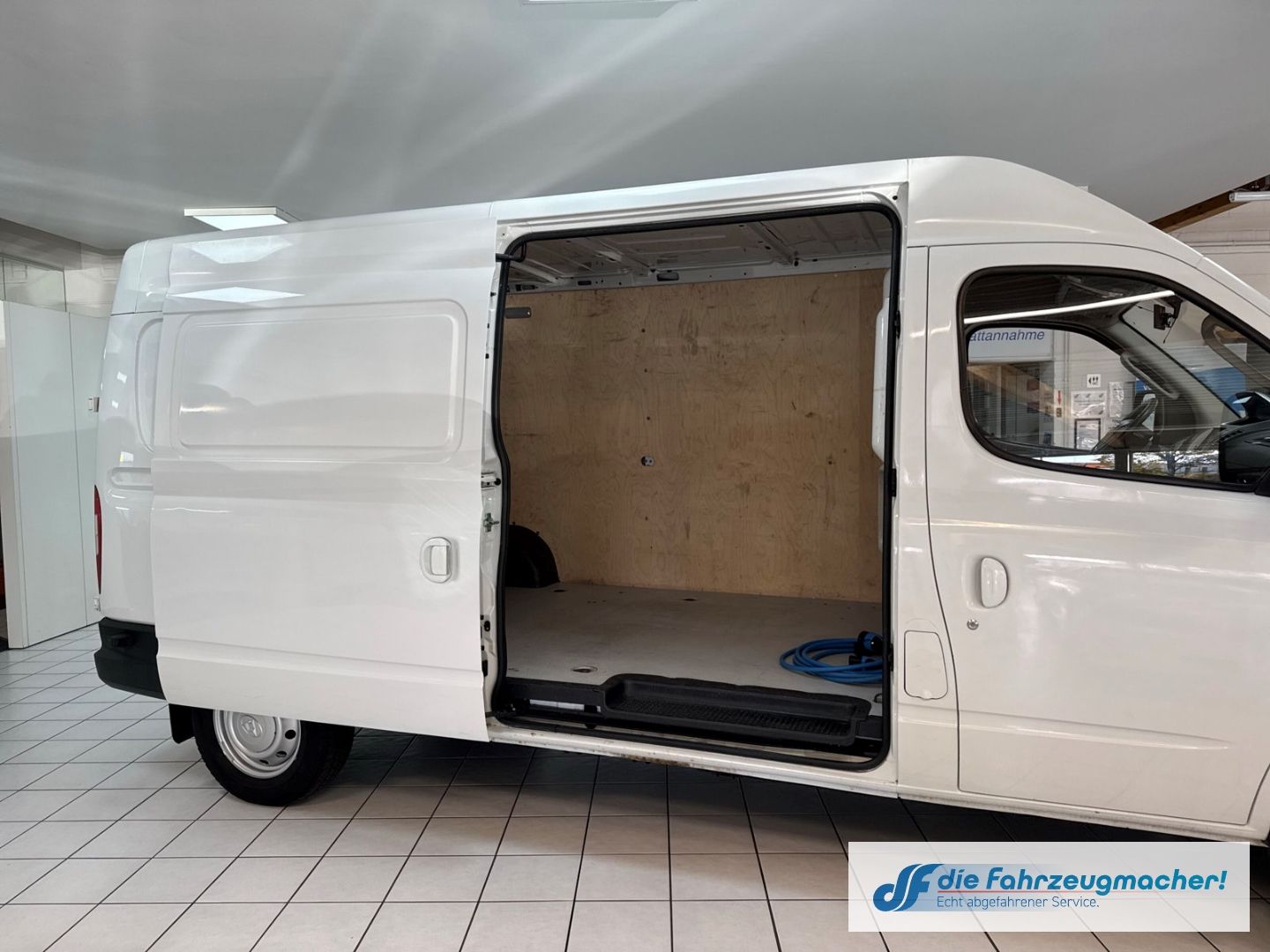 Fahrzeugabbildung Maxus EV80 Kasten L2H2 3,5t PDC Berganfahrass. El. Par