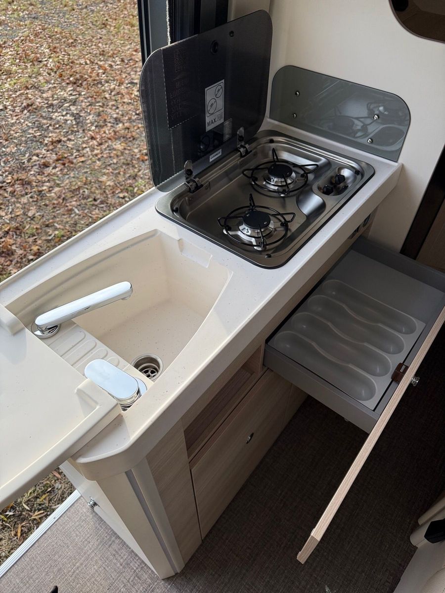 Fahrzeugabbildung Eura Mobil Van V 595 HB Alufelgen, RFK, Captain-Chair-Sitze