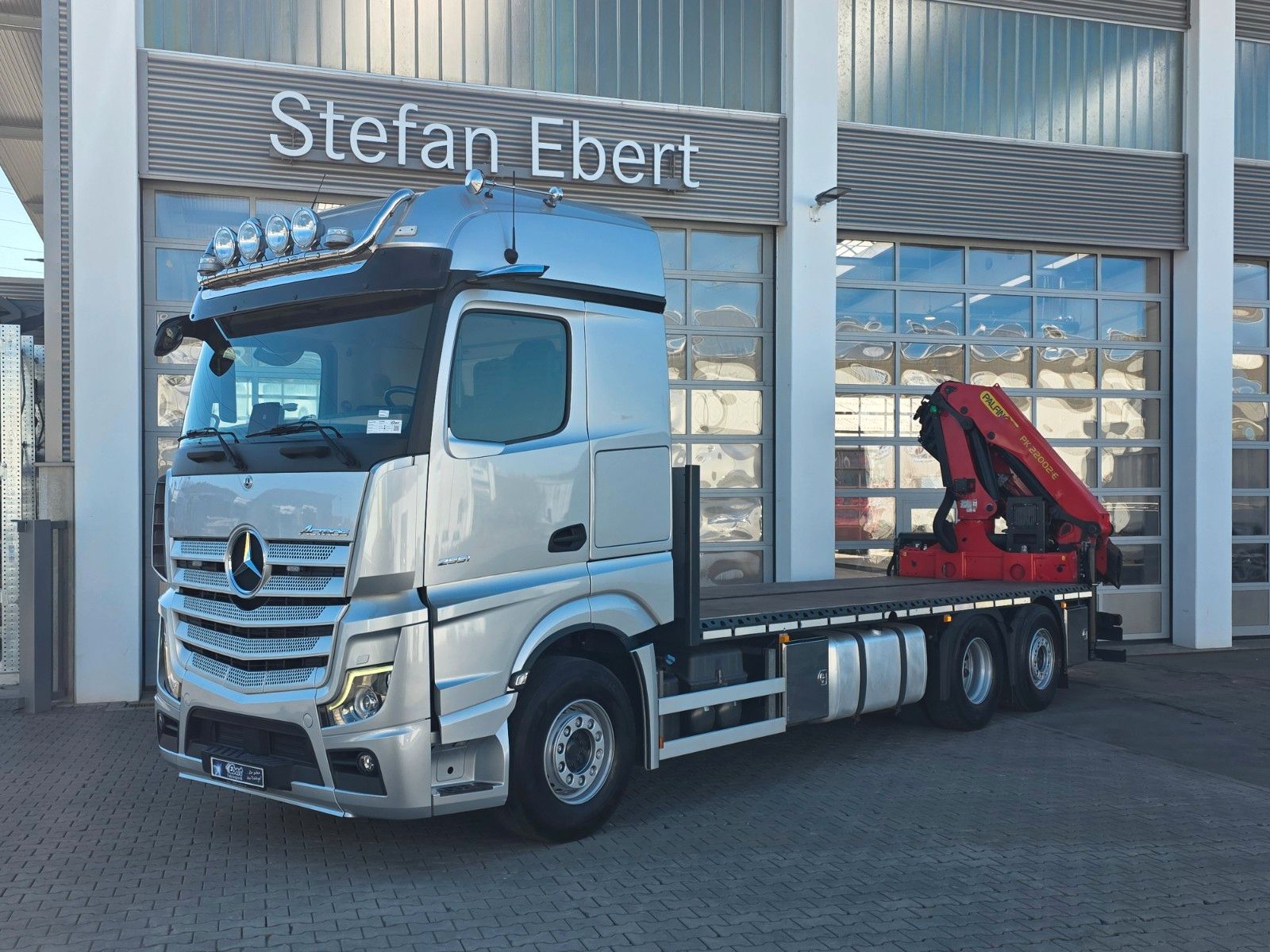 Fahrzeugabbildung Mercedes-Benz Actros 2551 L 6x2 Palfinger PK22002 Funk Solo