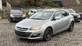 Opel Astra J Lim. 5-trg. Selection - Opel Astra aus 2012 mit Diesel-Antrieb: Limousine