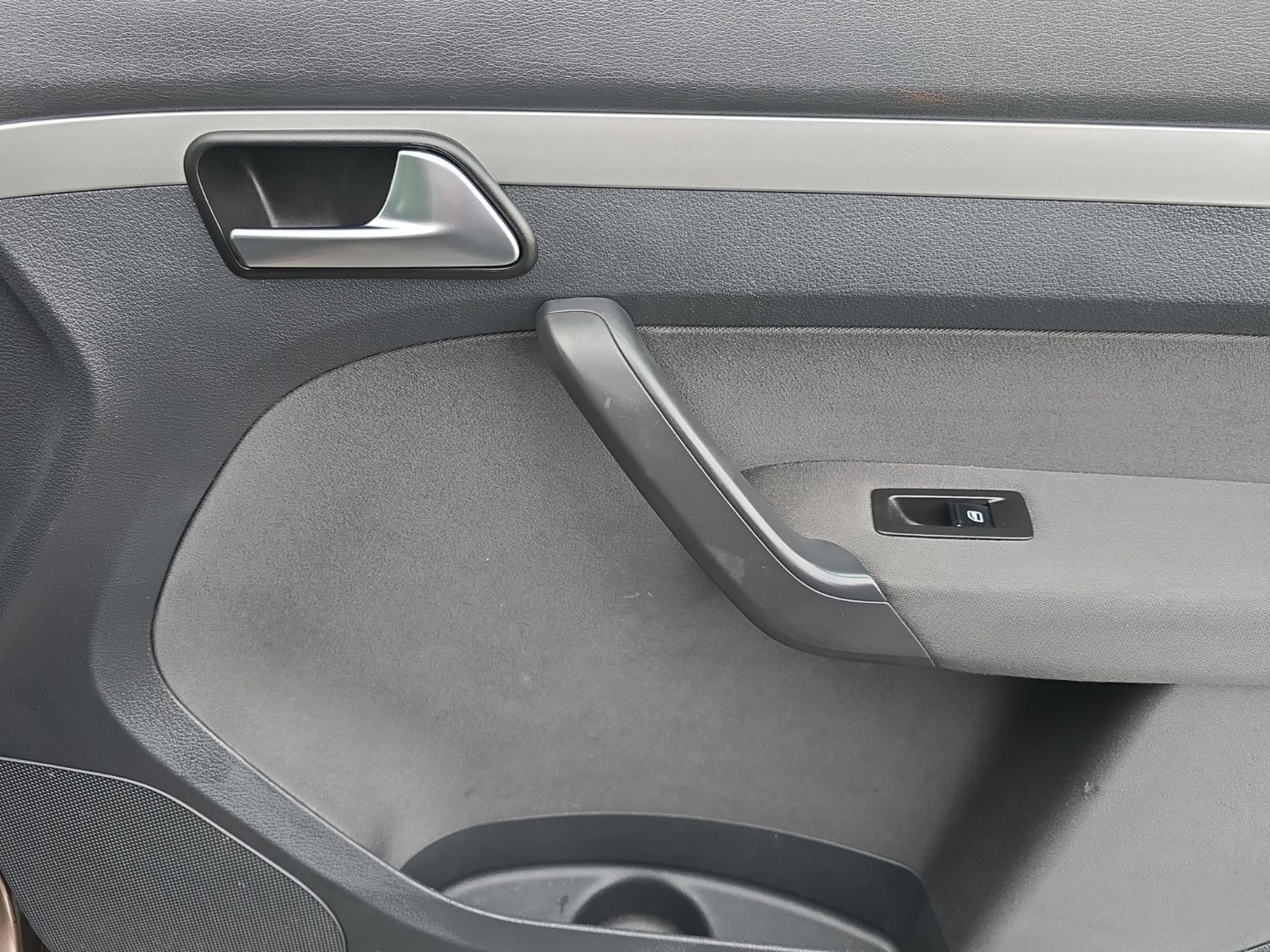 Fahrzeugabbildung Volkswagen Touran Trendline 1,6TDI 7 Sitze Tempomat