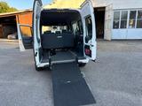 Ford Tourneo Connect Trend lang-Rollstuhlrampe - Ford Tourneo: Behindertengerecht