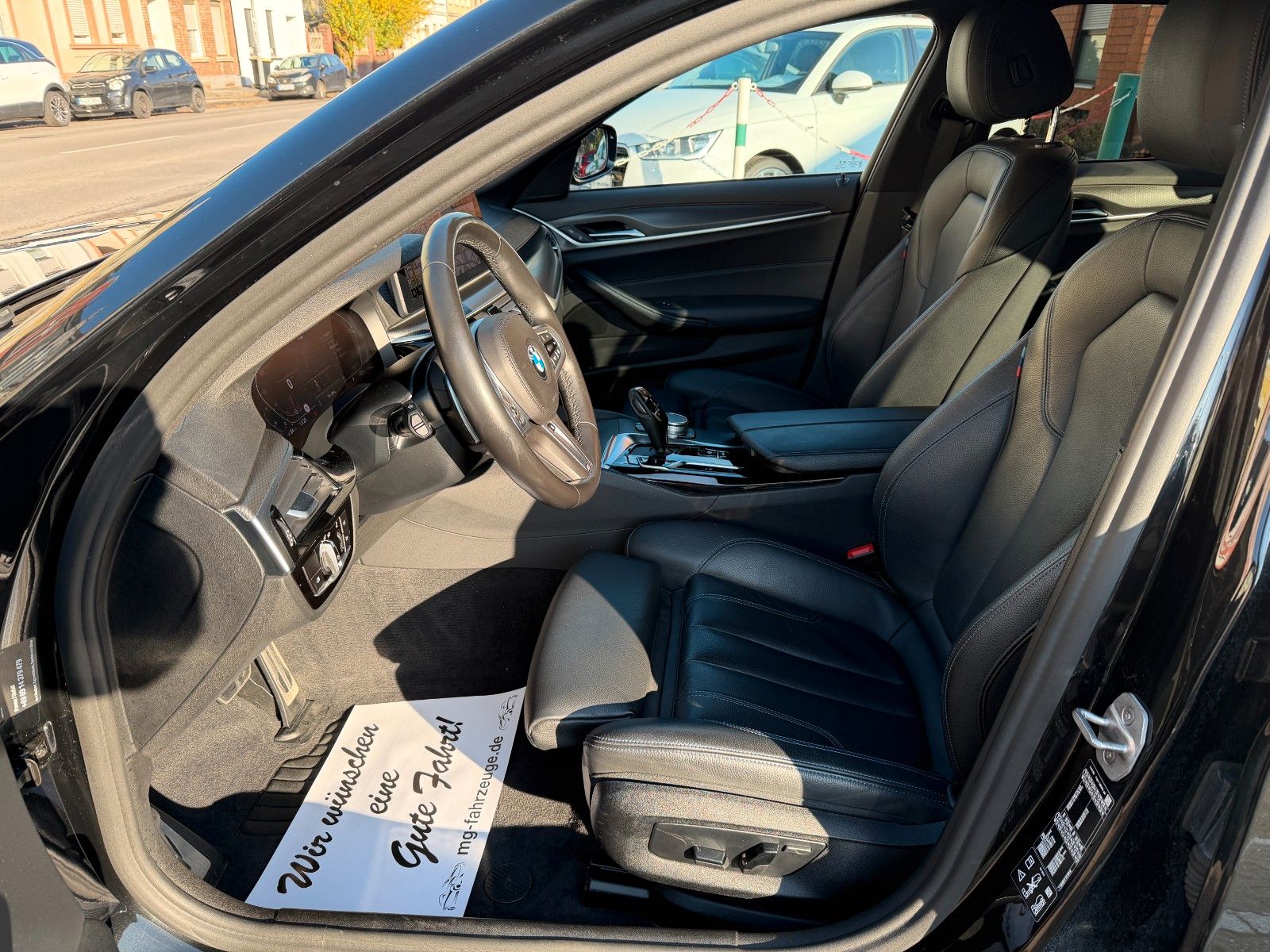 Fahrzeugabbildung BMW 530 d xDrive M SPORTPAKET STANDHEIZUNG KAMERA