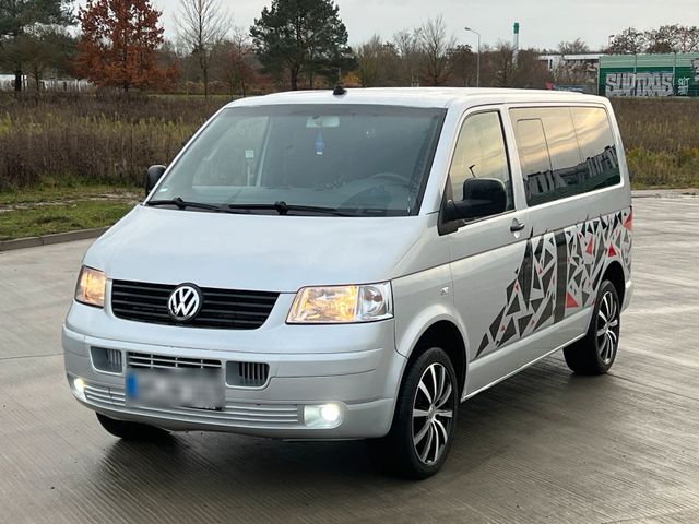 Volkswagen T5 mit 8 Sitzer.Tüv au 05.2025.