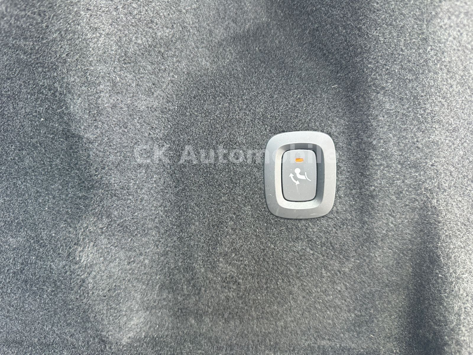 Fahrzeugabbildung Volvo XC60 B4 Plus Bright 2WD/Navi/Leder/Kam/LED/AHK