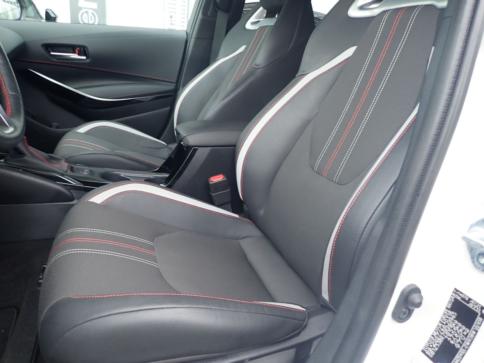 Fahrzeugabbildung Toyota Corolla Touring Sports Hybrid GR Sport 2.0