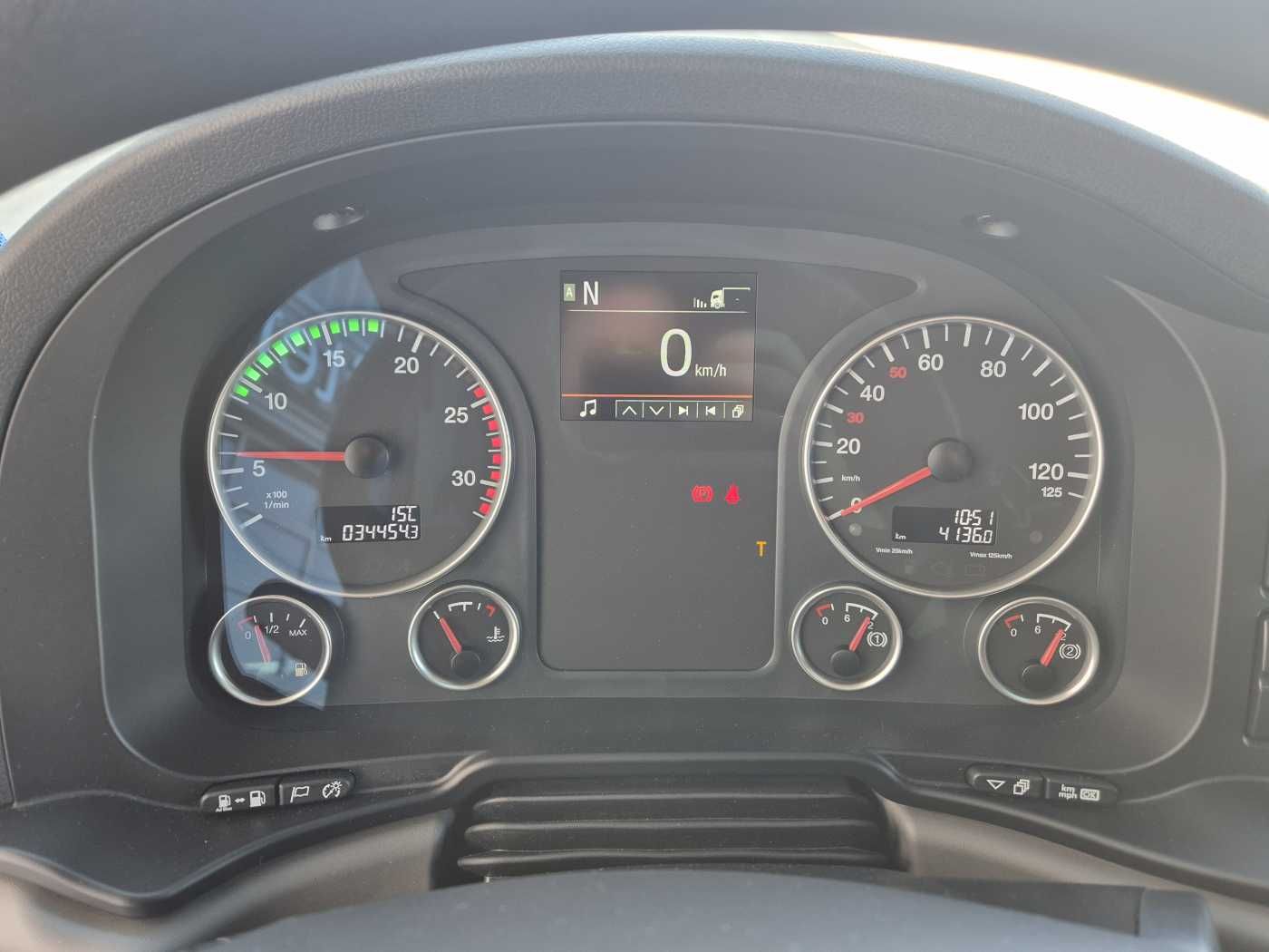 Fahrzeugabbildung MAN TGX 18.470 4x2 LLS Fahrschule 5 Sitze Intarder