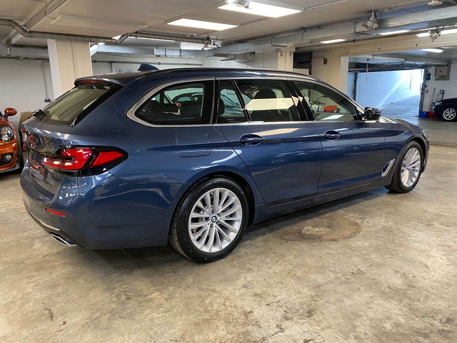 BMW 520 d Touring Luxury Line Standh. Driv. Ass.Prof foto 5