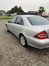 Mercedes-Benz 200 - Mercedes 200 mit Schiebedach