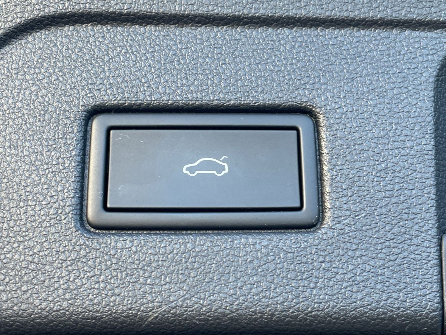 Touran 2.0TDI DSG R-Line AHK/Kamera/ACC/Navi/LED