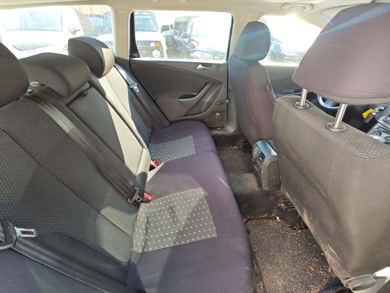 Volkswagen Passat 2009 — photo 17