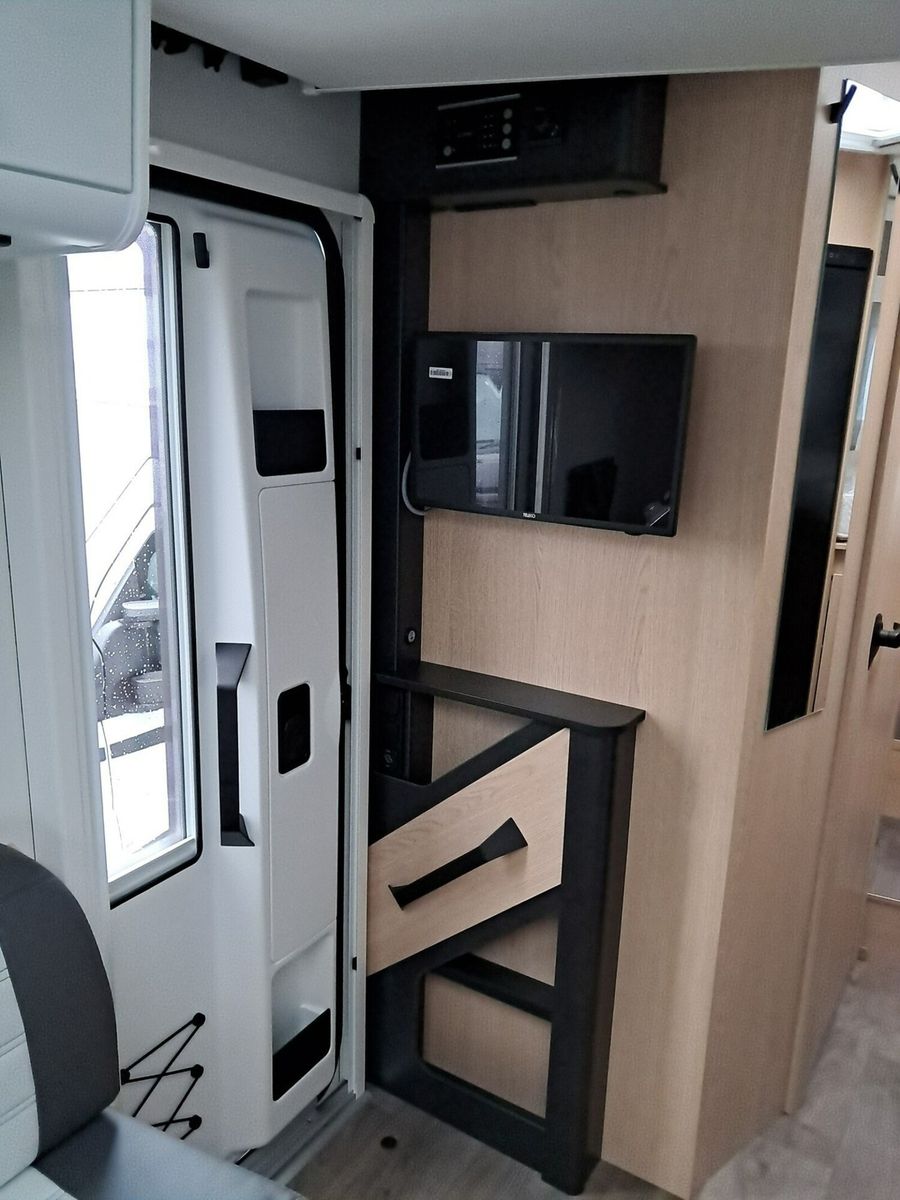 Fahrzeugabbildung Sunlight Adventure T 66S Automatik, Dörr Edition, TV
