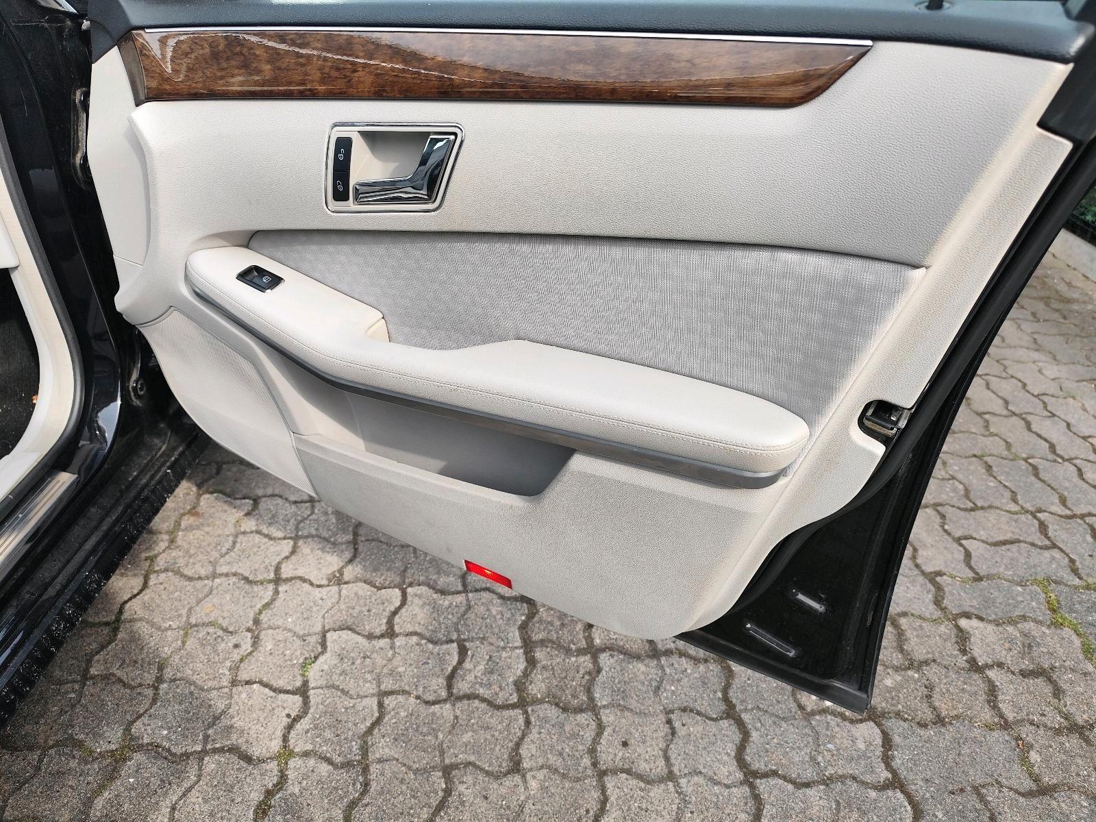 Mercedes-Benz 220 2010 — photo 7