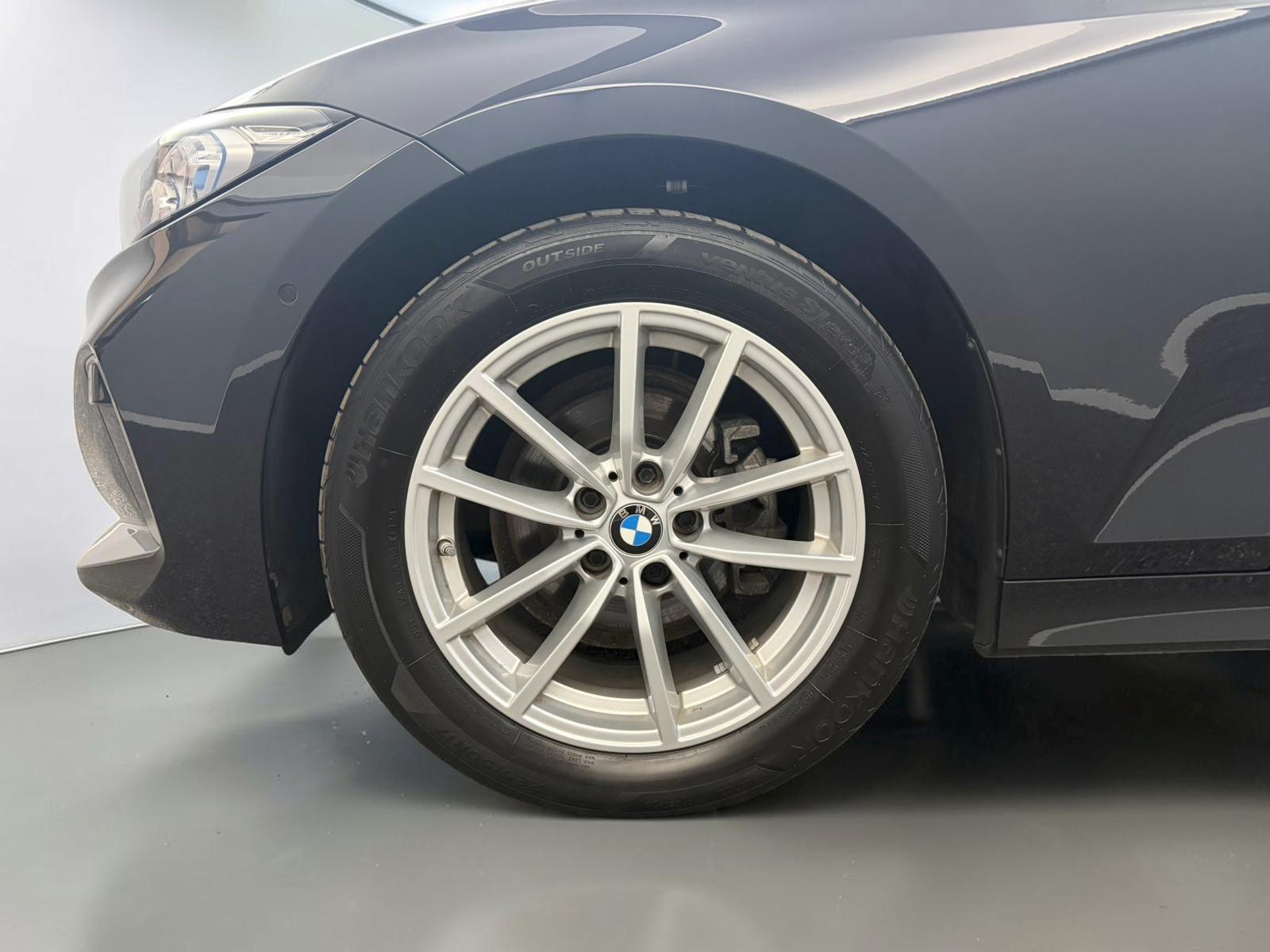 BMW 318d T PANO*ACC*SPORTSITZE*ADAPTIV LED*RÜCKKAM