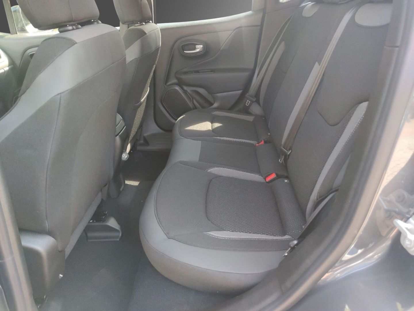Fahrzeugabbildung Jeep Renegade 1.5 MHEV Limited+NAVI Komfort+ LED Pake