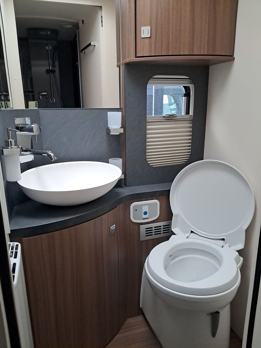 Fahrzeugabbildung Eura Mobil Integra I 760 EF Luminary Plus Paket