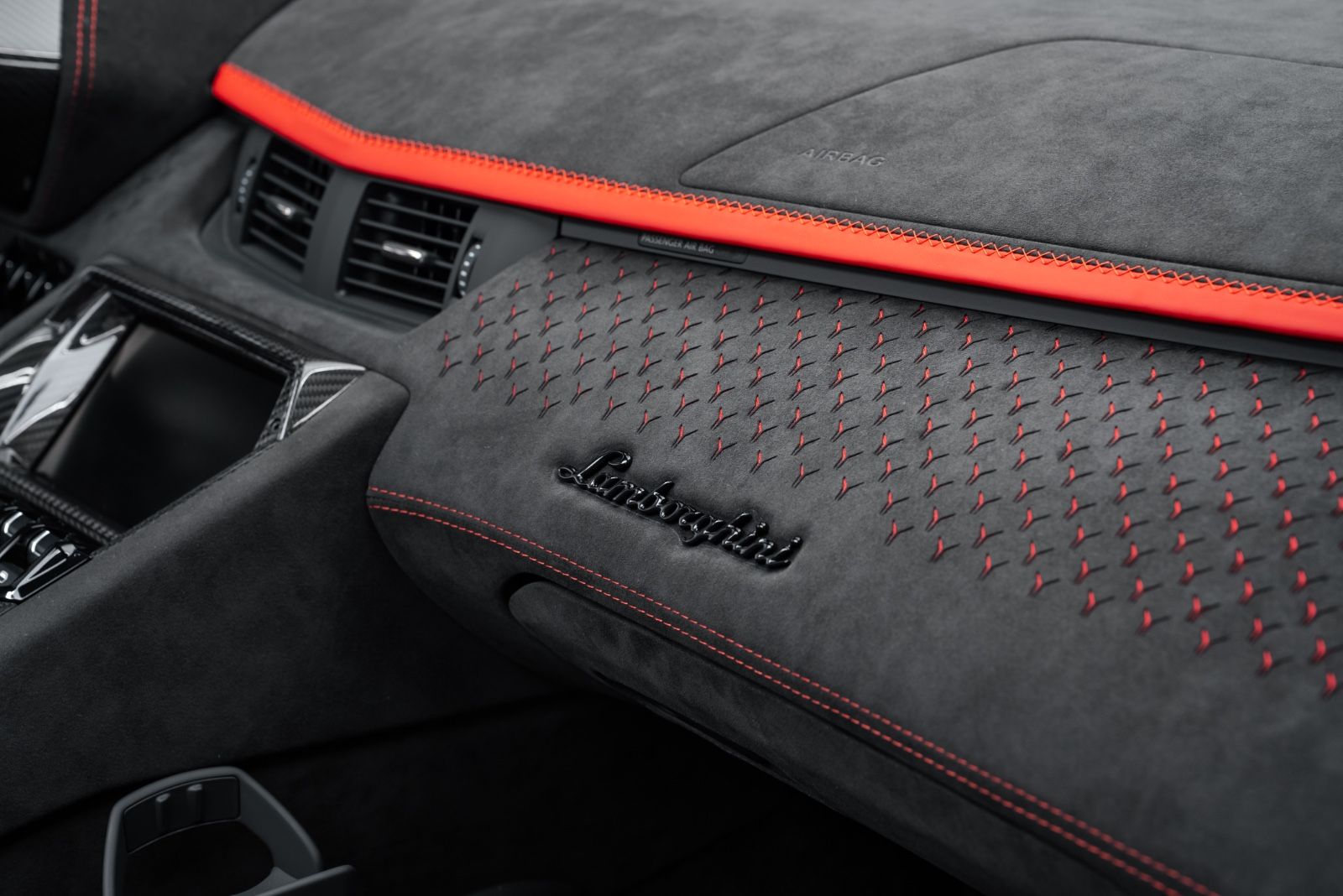 Fahrzeugabbildung Lamborghini Aventador Ultimae Roadster FULL CARBON/1 of 250