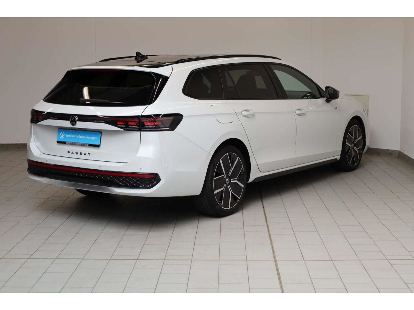 Volkswagen Passat 2.0 TDI 4Mot. R-Line Signature DSG P-Dach foto 5