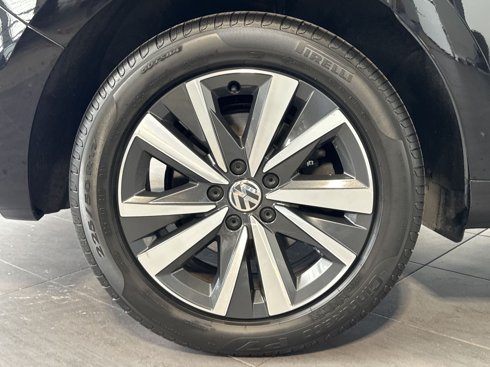 Fahrzeugabbildung Volkswagen Sharan 1.4 TSI DSG 7-Sitzer HL NAV+XEN+AHK+PANO
