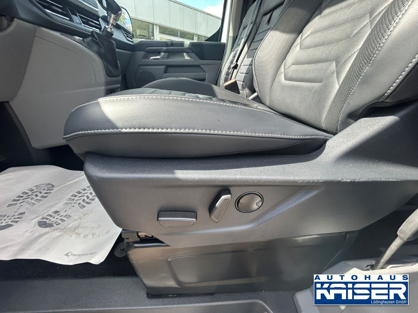 Ford Tourneo Custom L1 Titanium 9sitzer El. AHK Leder foto 12