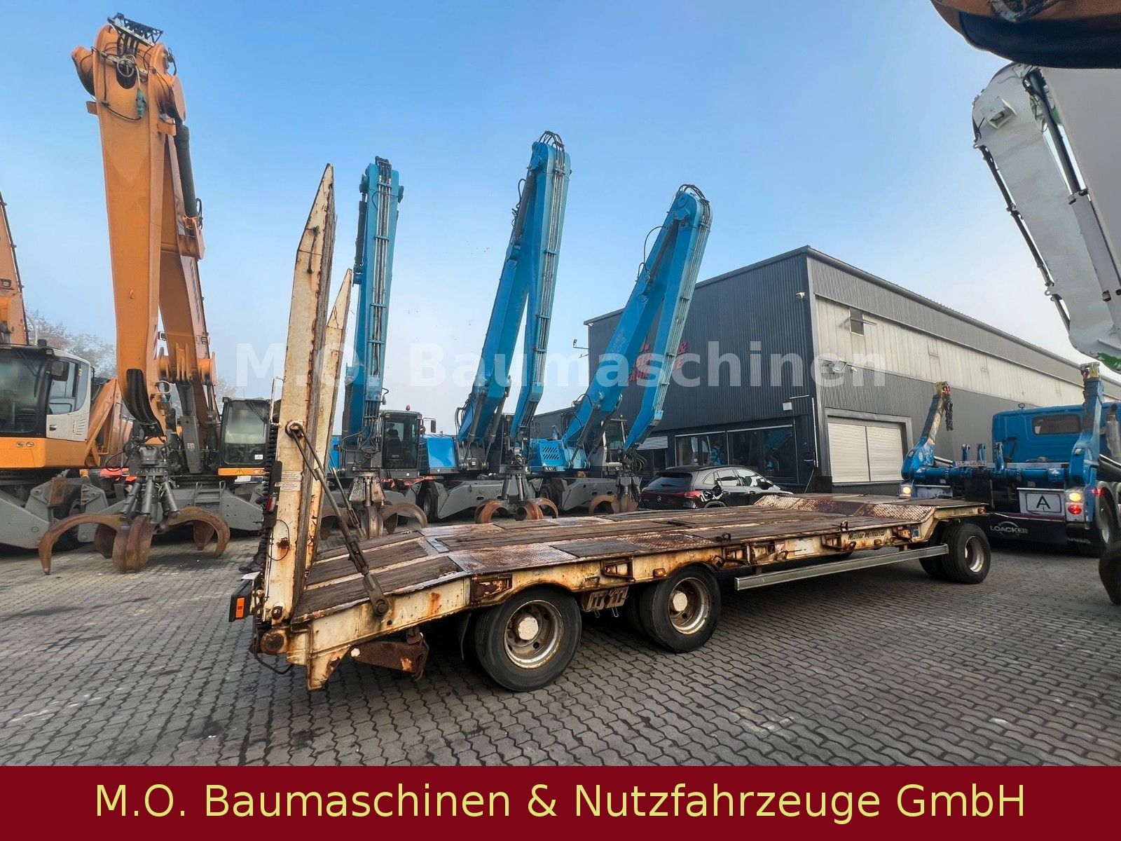 Fahrzeugabbildung Müller-Mitteltal T 30,0 Kompakt / 3 Achser / Blatt /Rampen/