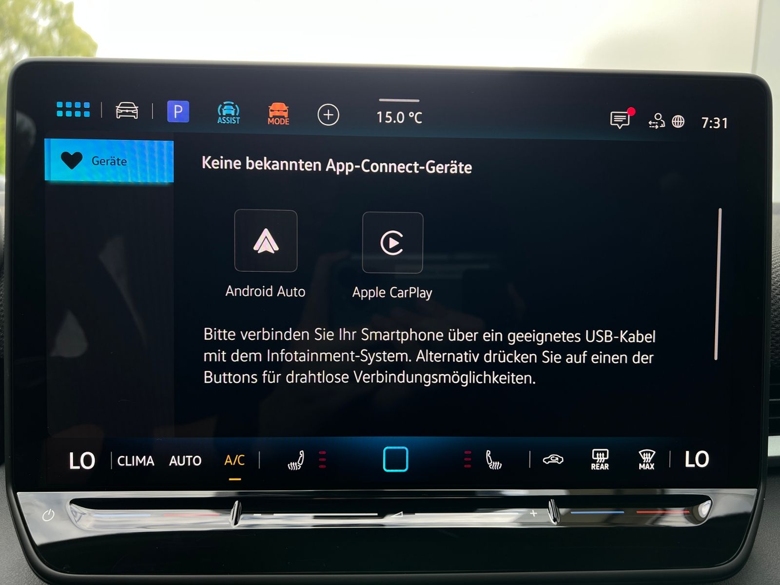 Fahrzeugabbildung Volkswagen T-Roc R-Line 1.5 eTSI DSG *BlackStyle, AHK, 20"-