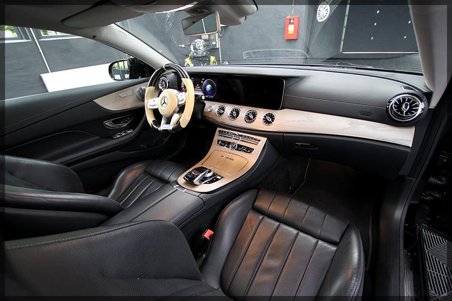 Mercedes-Benz E 200 4MATIC AMG PANO / NAVI / PDC