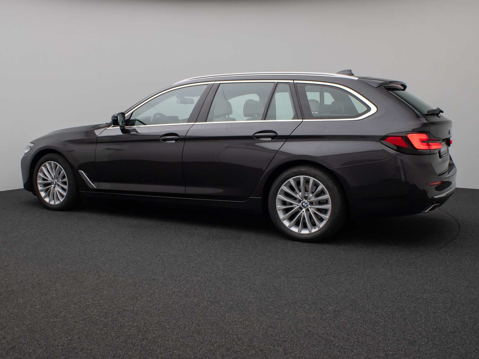 Fahrzeugabbildung BMW 520d  xD Luxury Line Panorama Kamera DAB H/K AHK