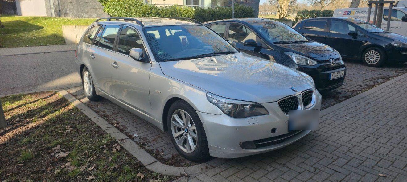 BMW 530 2010 — interior