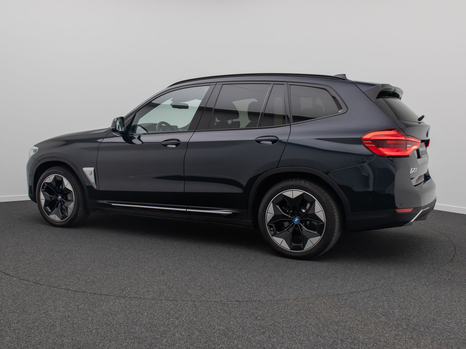 Fahrzeugabbildung BMW iX3 IMPRESSIVE HUD 360°DAB H/K 20Zoll Sport Alar
