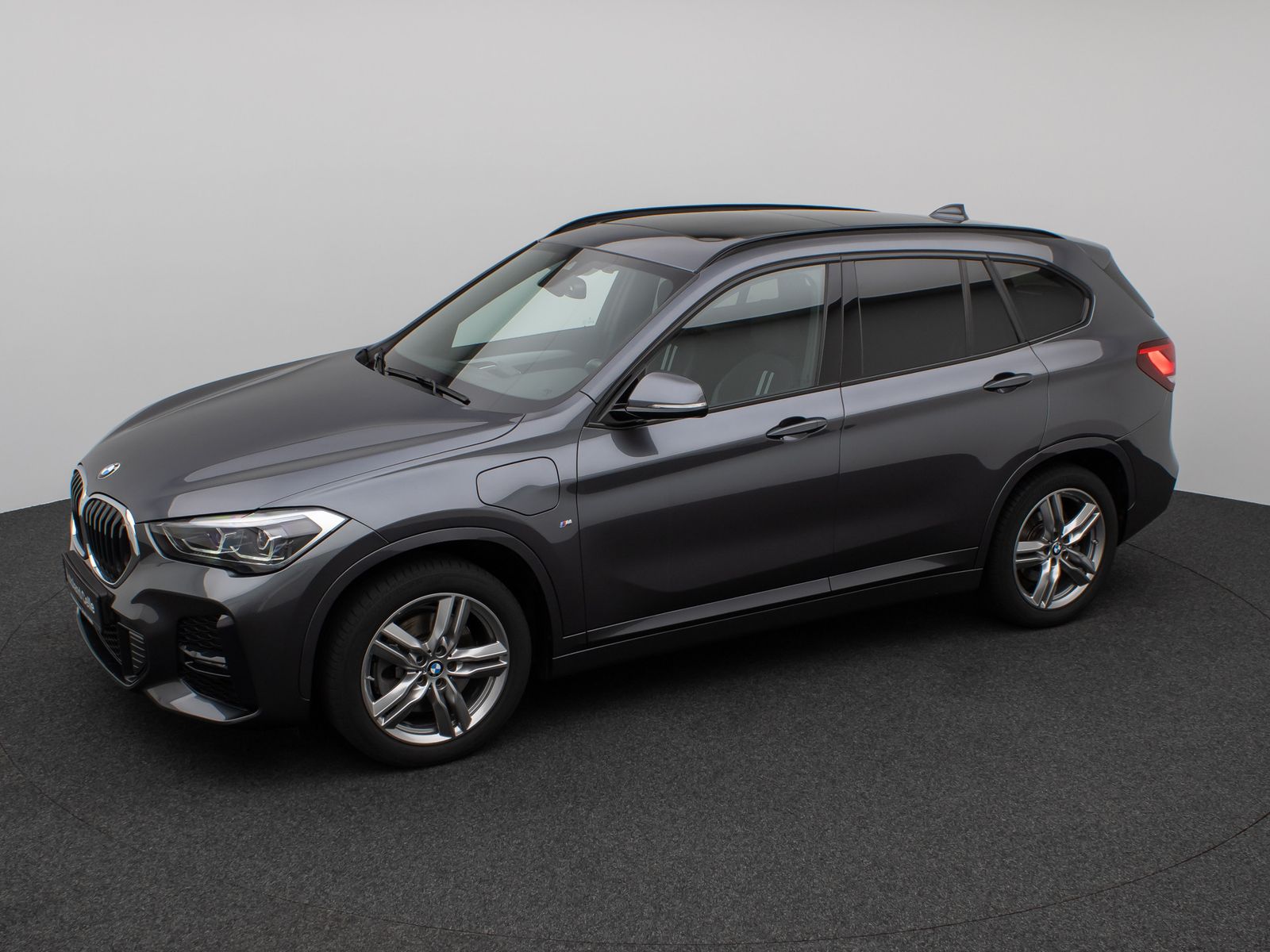 Fahrzeugabbildung BMW X1 xD25e M Sport Panorama DAB Navi LED 18Zoll
