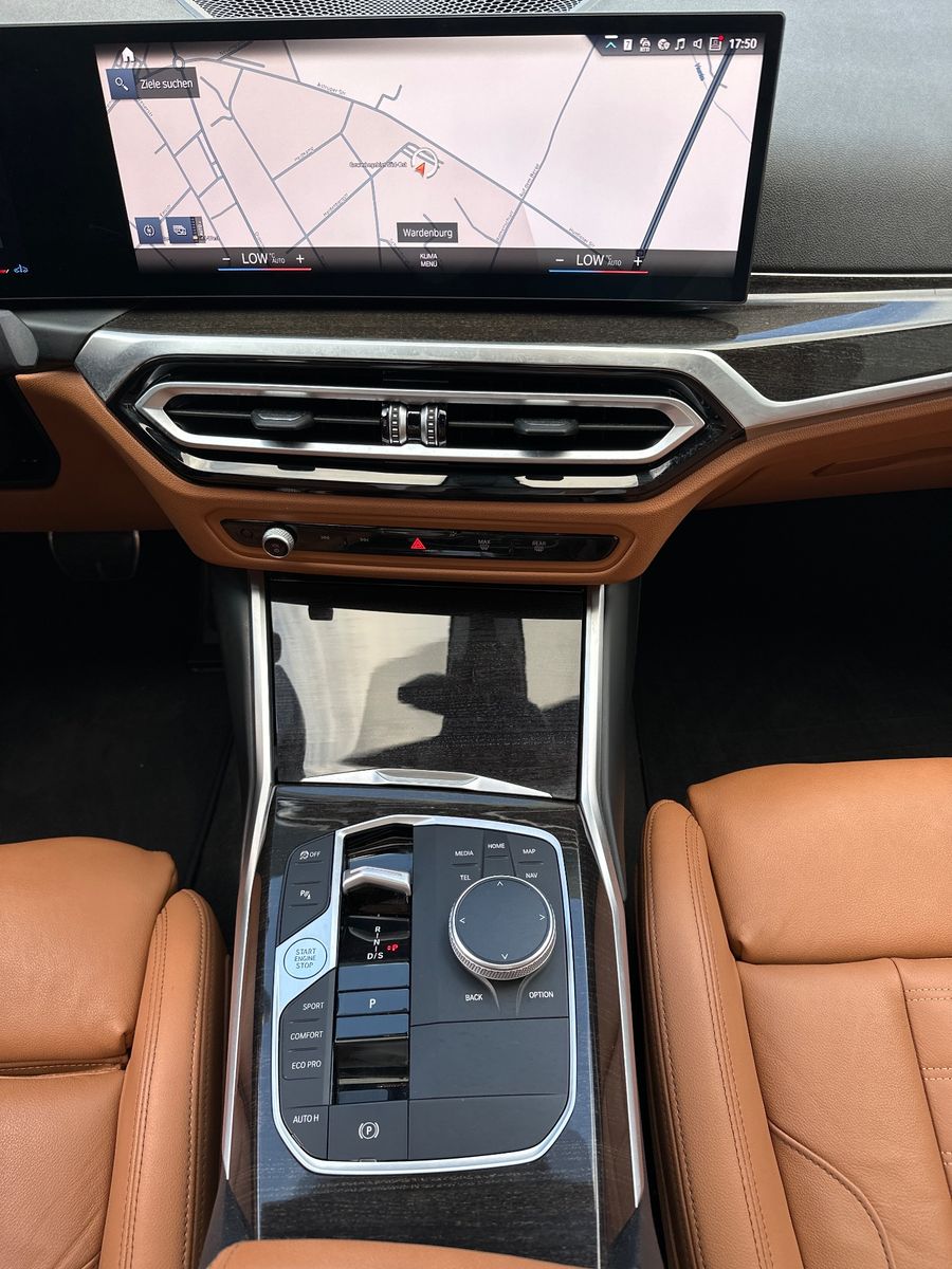 Fahrzeugabbildung BMW M340d Touring xDrive NAV+LED+PANO+AHK+HEAD-UP