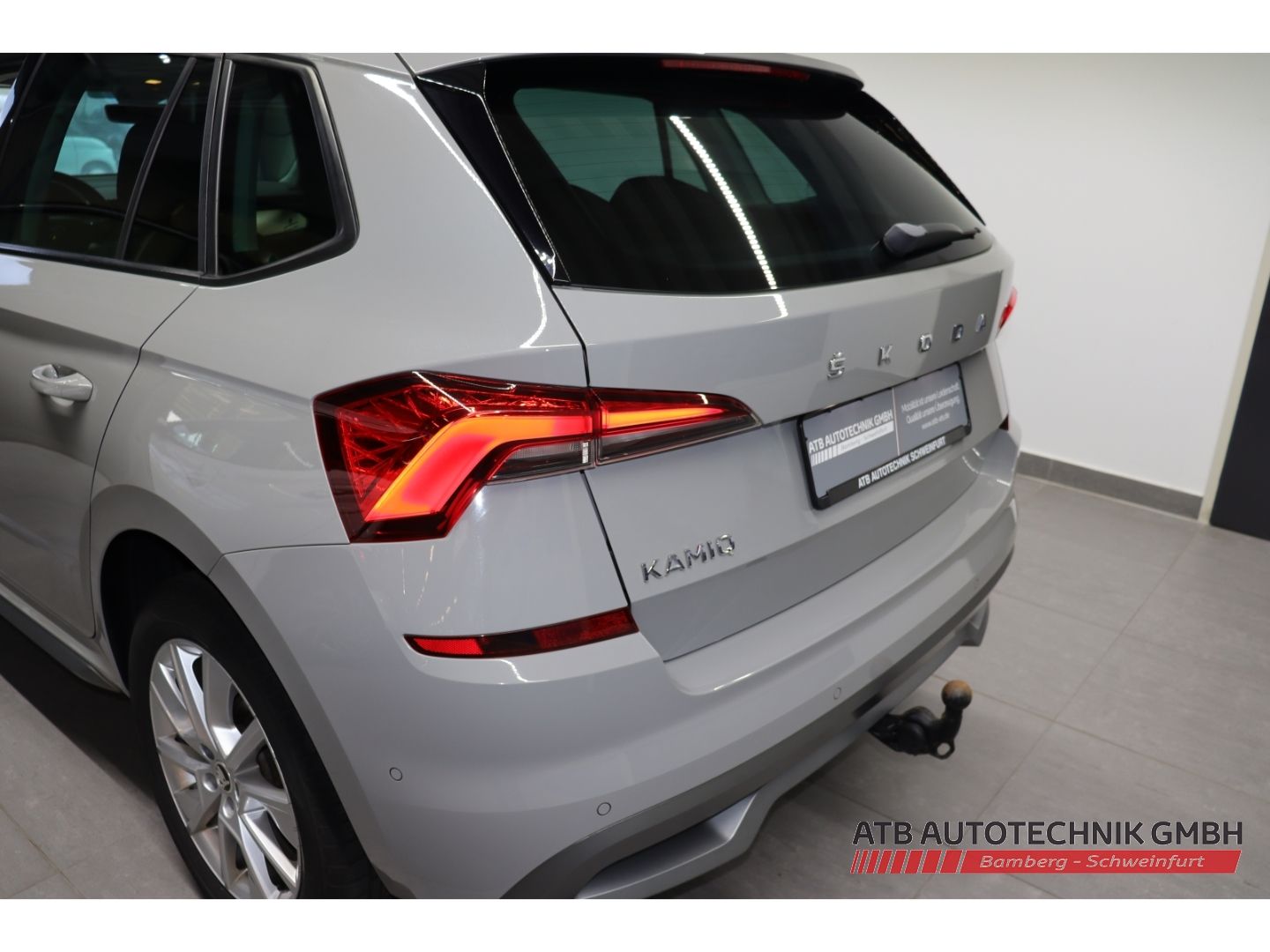 Fahrzeugabbildung SKODA Kamiq 1.0l TSI Style AHK-klappbar Navi  LED