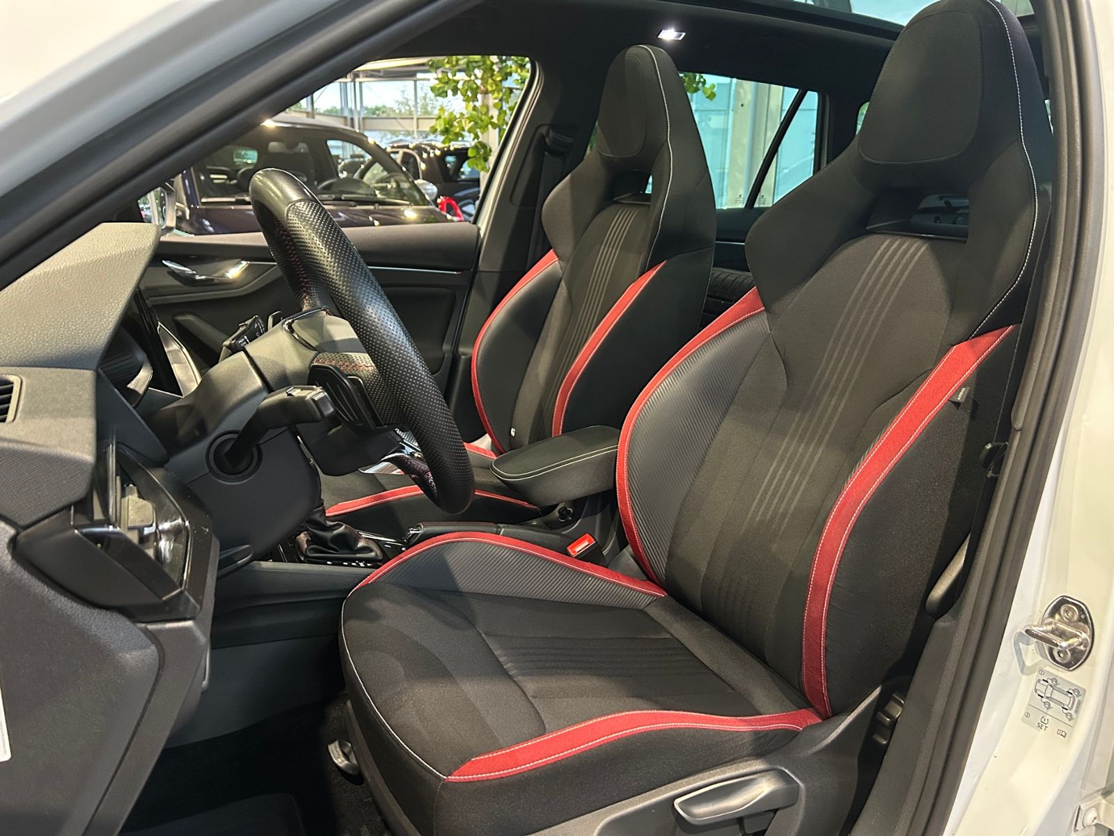 Fahrzeugabbildung SKODA Kamiq Monte Carlo AHK PANO LED NAVI