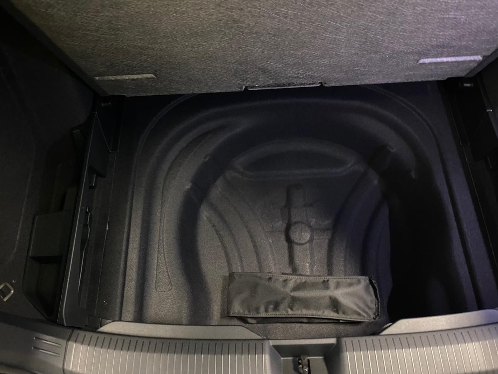 Fahrzeugabbildung Volkswagen Variant 2.0 TSI 4Mot R-Line BlackStyle+AHK+MATRI