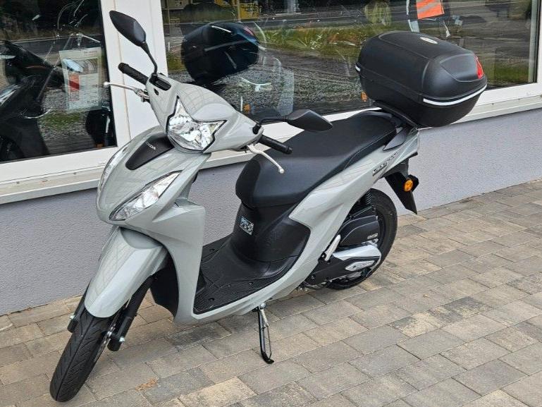 Honda NSC 110 Vision mit Topcase