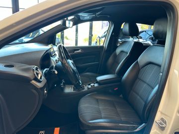 Mercedes-Benz B 180 *KLIMA*SZHZ*LEDER*NAV*PDC*SPUR*TOTWINKEL