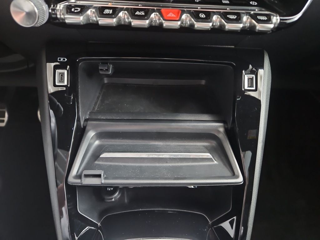 Fahrzeugabbildung Peugeot 208 1.2 PureTech GT-Line Pano Navi Sport LED SHZ