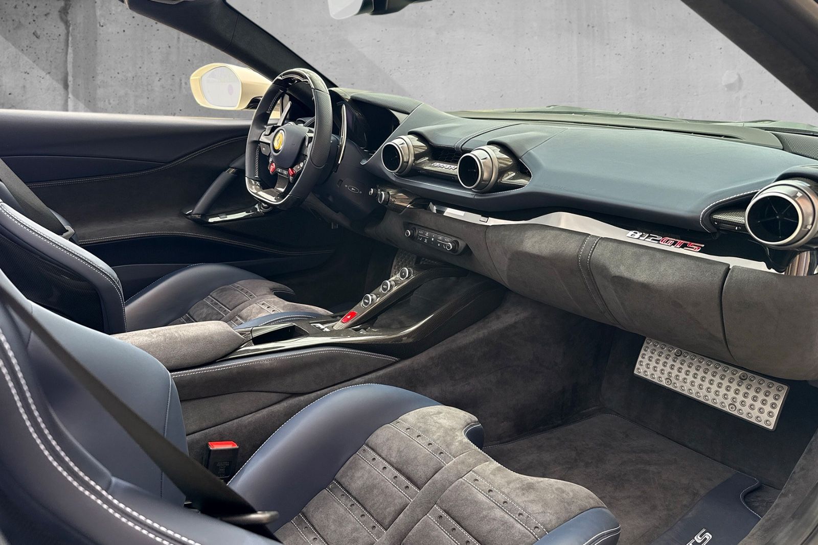 Fahrzeugabbildung Ferrari 812 GTS*Atelier*Blue Carbon*Painted Shields