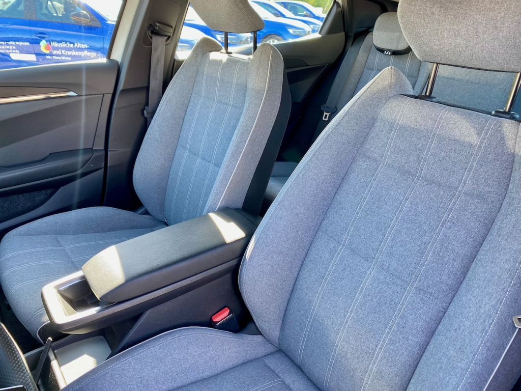 Fahrzeugabbildung Renault Megane E-TECH EV40 AAC SHZ CARPLAY LED KAMERA