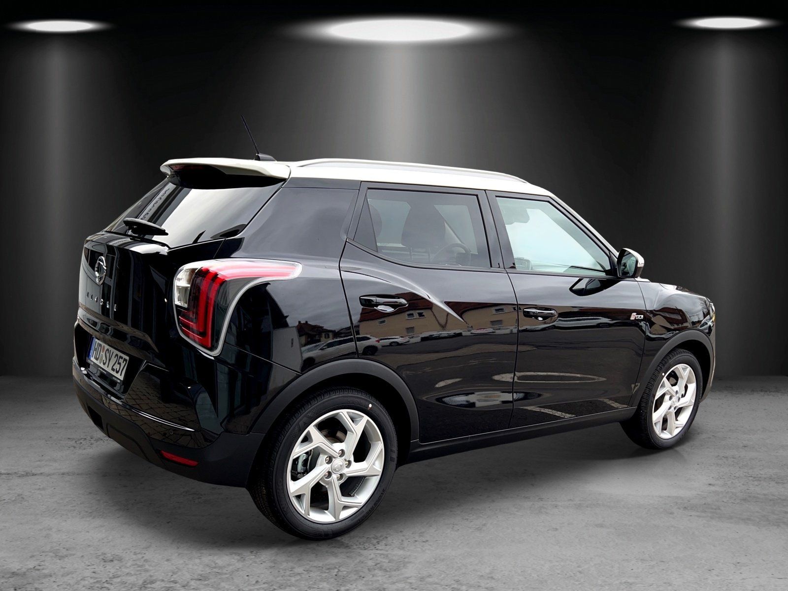 Fahrzeugabbildung Ssangyong Tivoli Fizz 1.5 T-GDI 6AT+SHZ + LMF + PDC +NAVI
