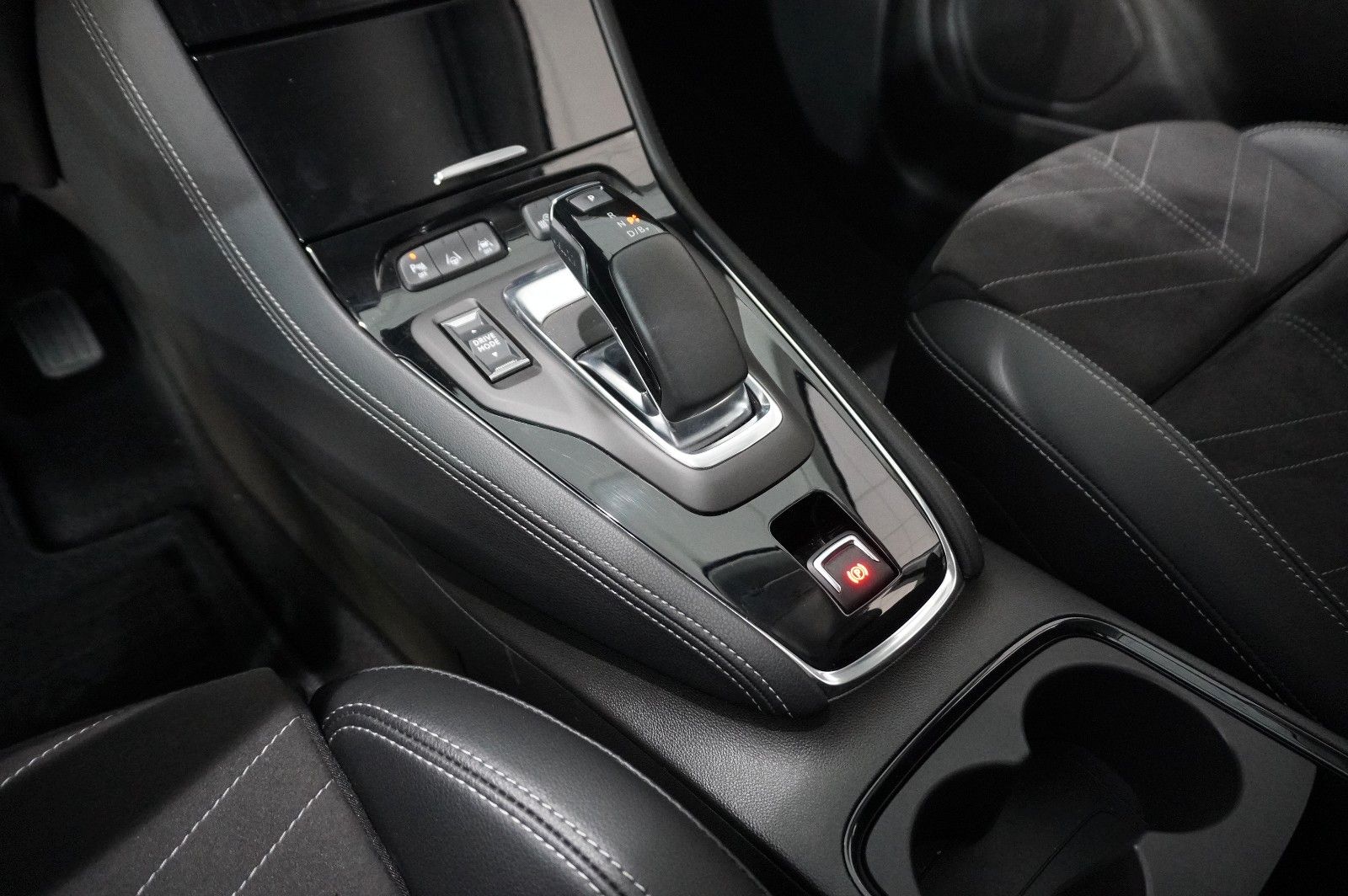 Fahrzeugabbildung Opel Grandland (X) ULTIMATE 4HYBRID NAVI/LED/SPORT/SH