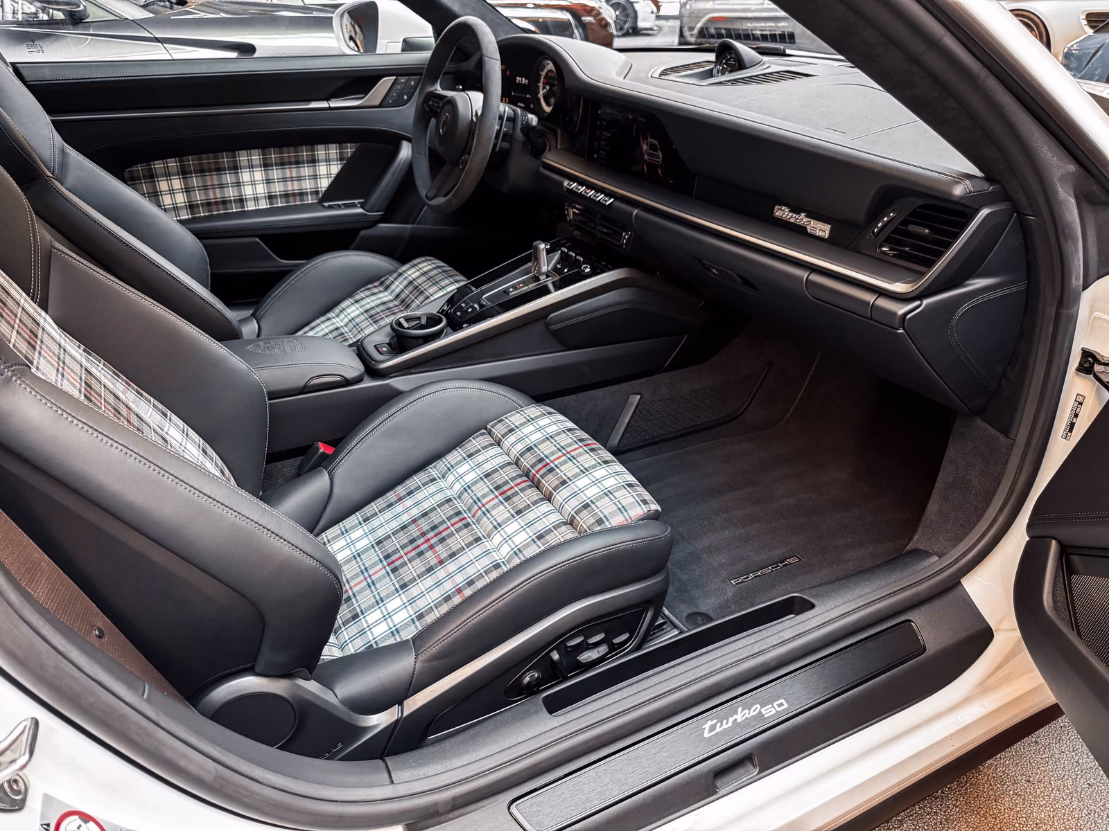 Porsche 911 Turbo S 50 Jahre Lift+Burmester+Pano+360°Kam