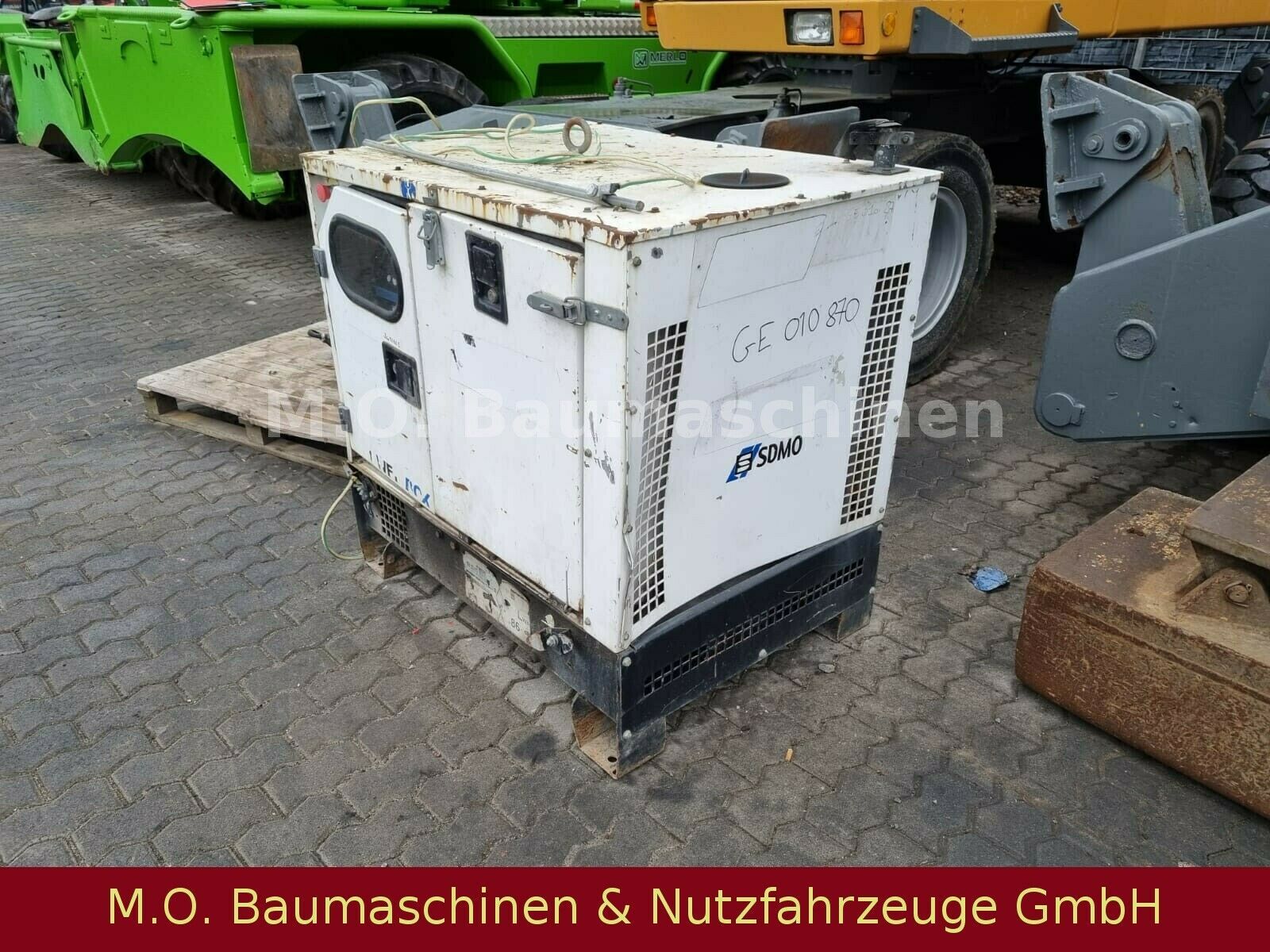 Fahrzeugabbildung Andere SDMO DR 10 KVA /