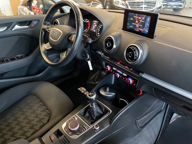 Audi A3 Sportback attraction ultra*2. Hand*Navi*Xenon