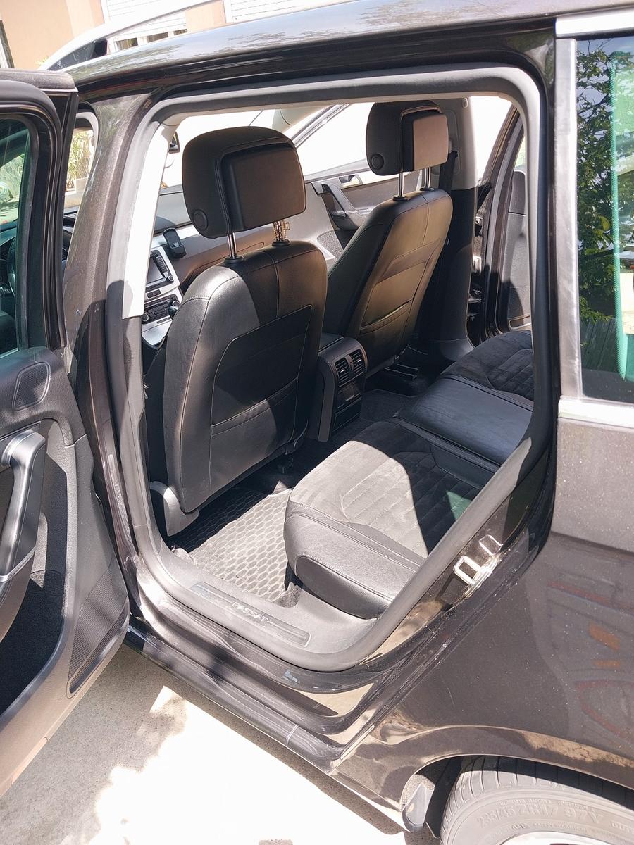 Volkswagen Passat 2011 — салон