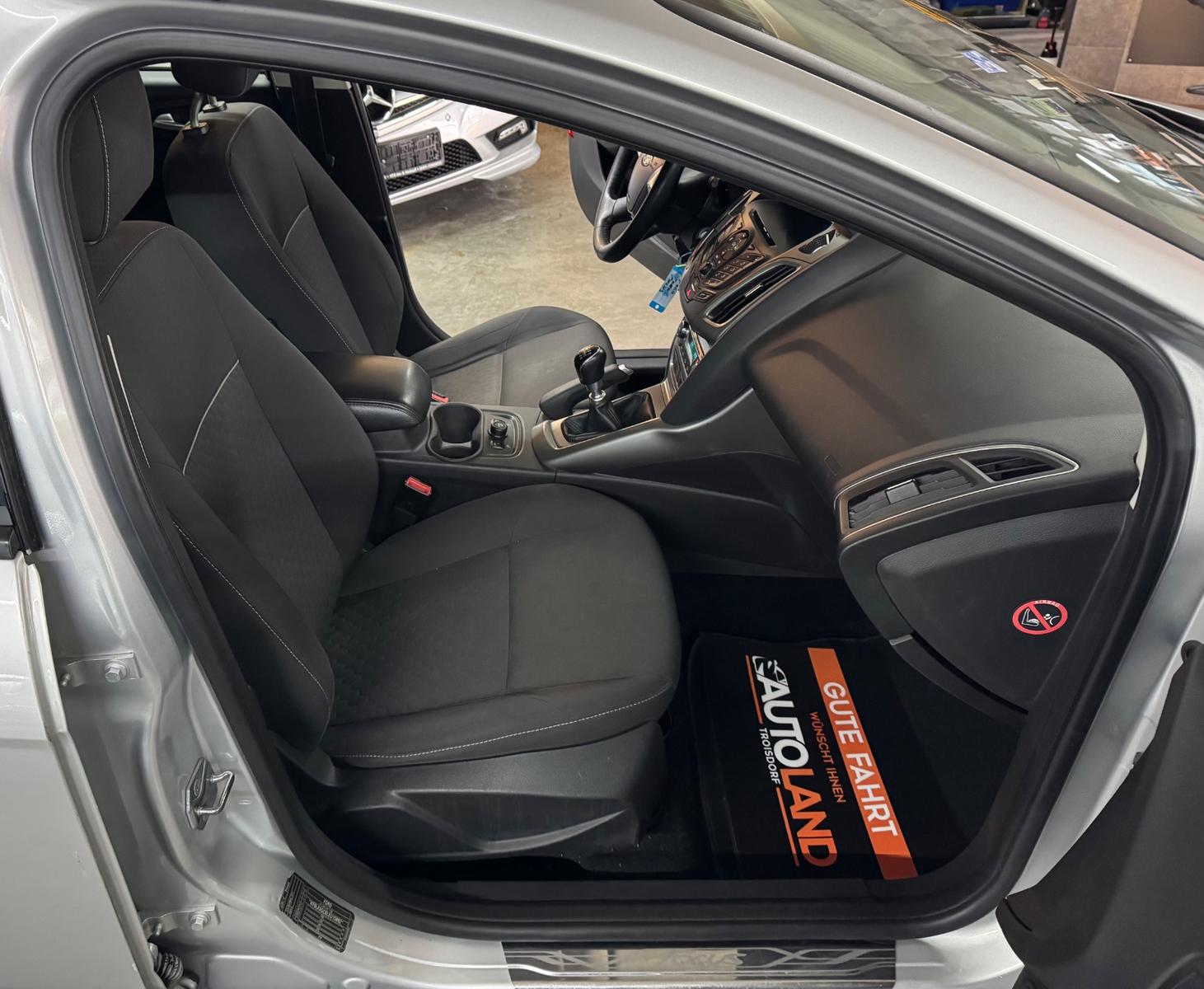 Ford Focus 2014 — фото 18