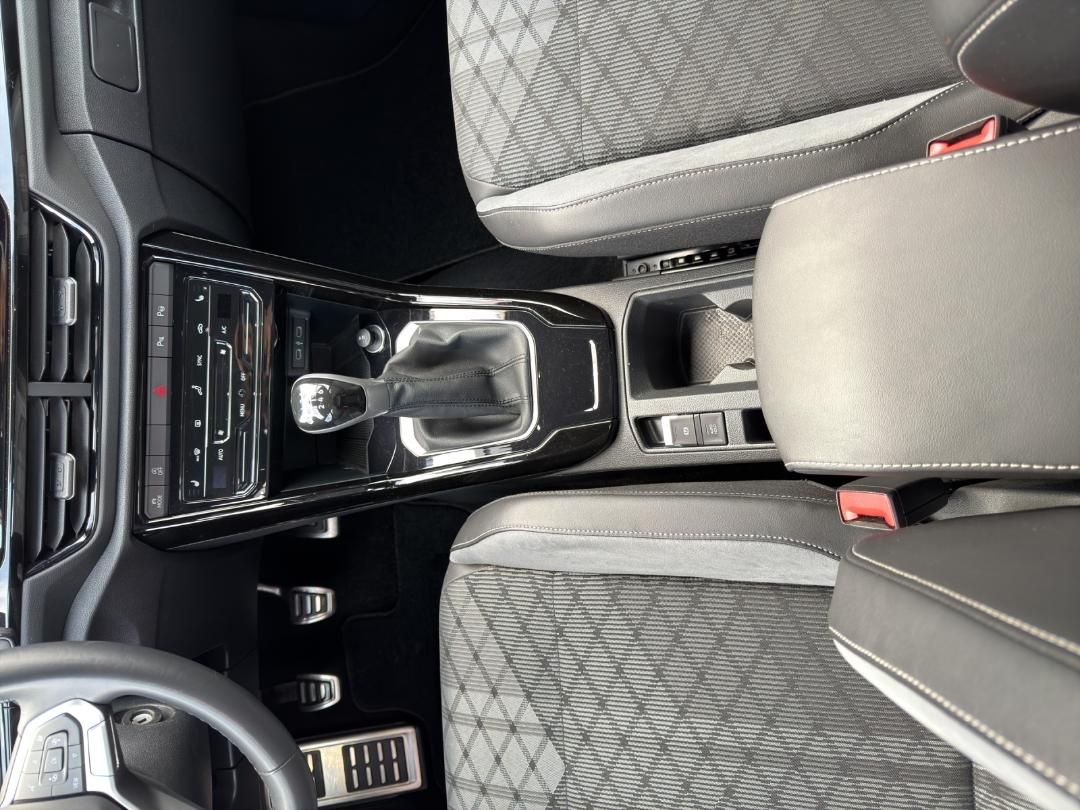 Fahrzeugabbildung Volkswagen T-ROC R-Line 1.0 TSI,Navi,SH,ACC,LED,Climatronic