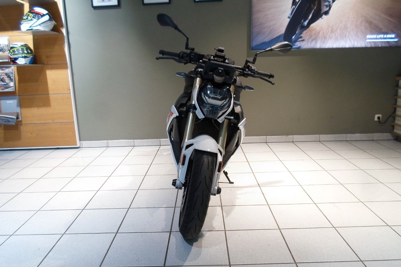 Fahrzeugabbildung BMW S1000 R mit Oil-Inklusive (5/50)