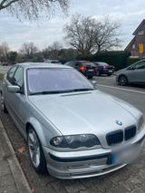 BMW E46 330i - BMW 330 Limousine E46 330i mit Benzin-Antrieb
